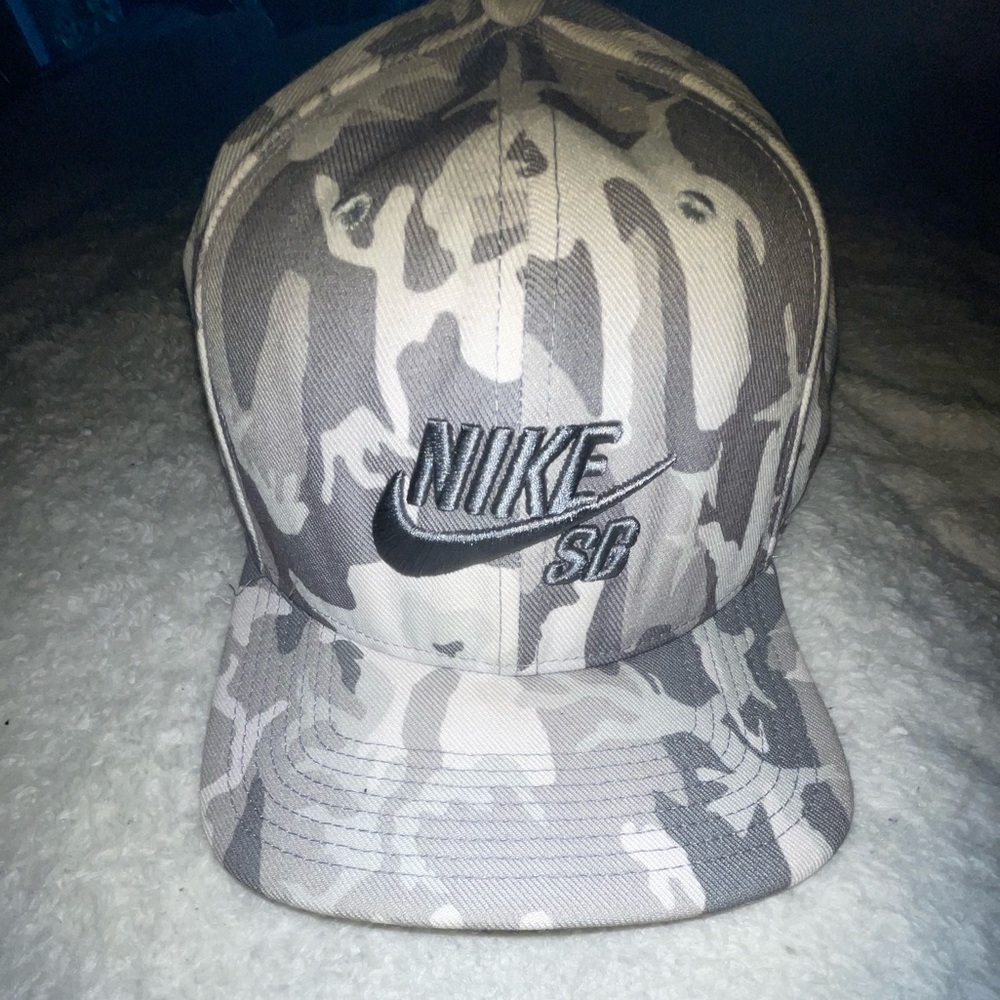 Bundle of hats all in good condition (9 hats)